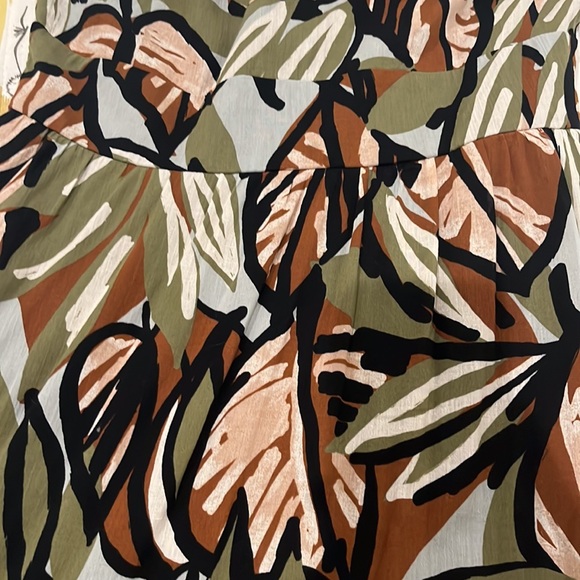 NWT, one shoulder, high-low ruffle hemline-tropical print dress, size 8 - Picture 5 of 6